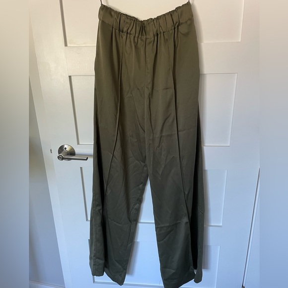 NWT - Topshop satin wide leg pants in khaki - Size 4 - Picture 5 of 7